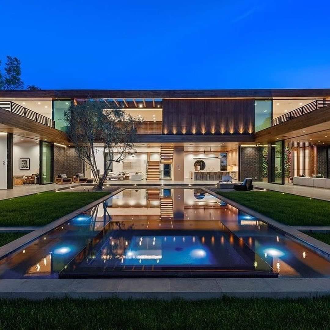 Cost Comparison: Budget vs. High-End Pools in Dubai